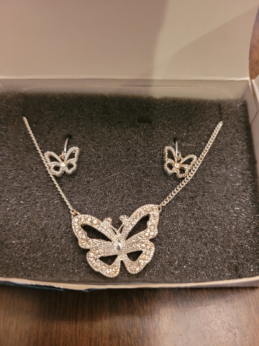 Avon SH Pretty Pave Silver Rhinestone Butterfly Necklace & Earrings Set